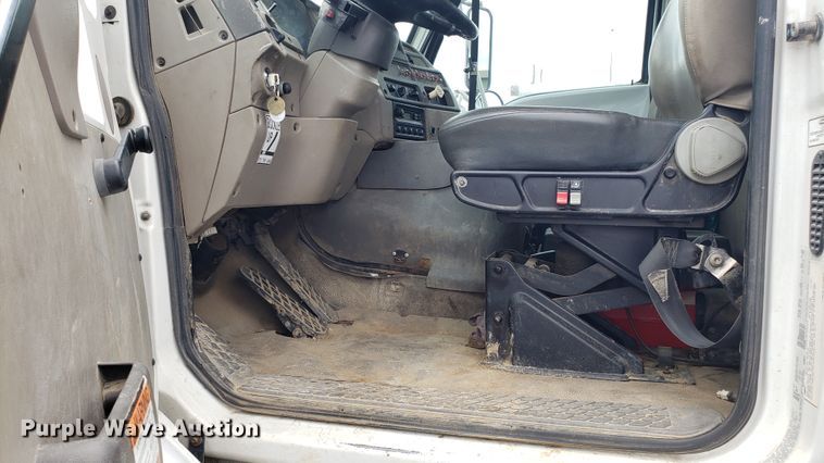 image for item EU9871 2001 Sterling L Line hydrovac truck