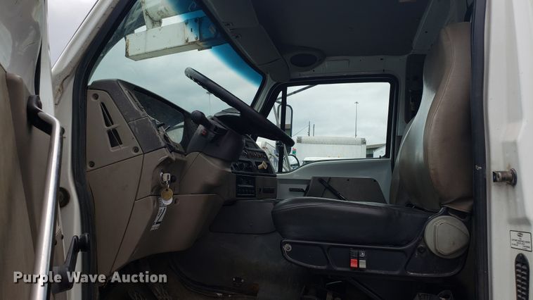 image for item EU9871 2001 Sterling L Line hydrovac truck