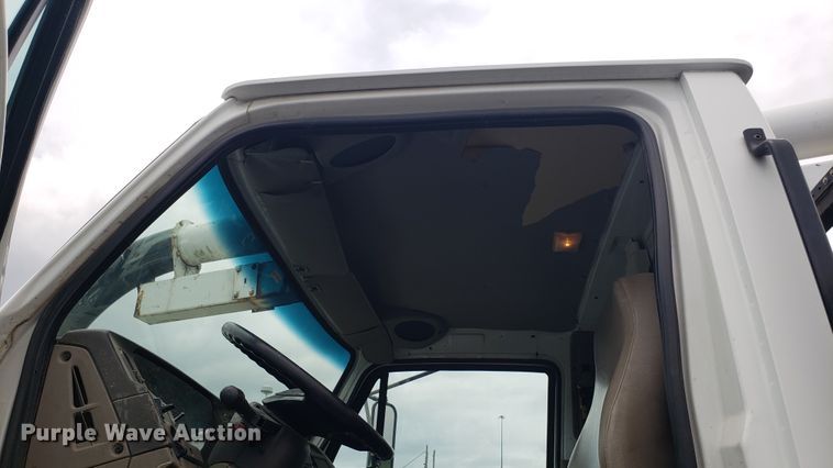 image for item EU9871 2001 Sterling L Line hydrovac truck