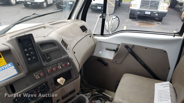 image for item EU9871 2001 Sterling L Line hydrovac truck