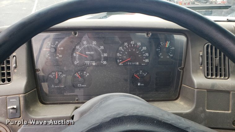 image for item EU9871 2001 Sterling L Line hydrovac truck