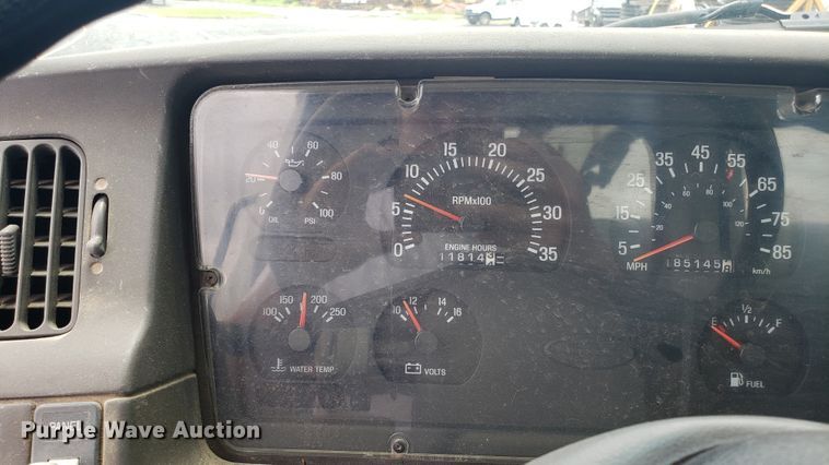 image for item EU9871 2001 Sterling L Line hydrovac truck