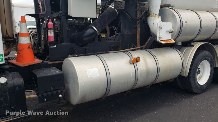 image for item EU9871 2001 Sterling L Line hydrovac truck