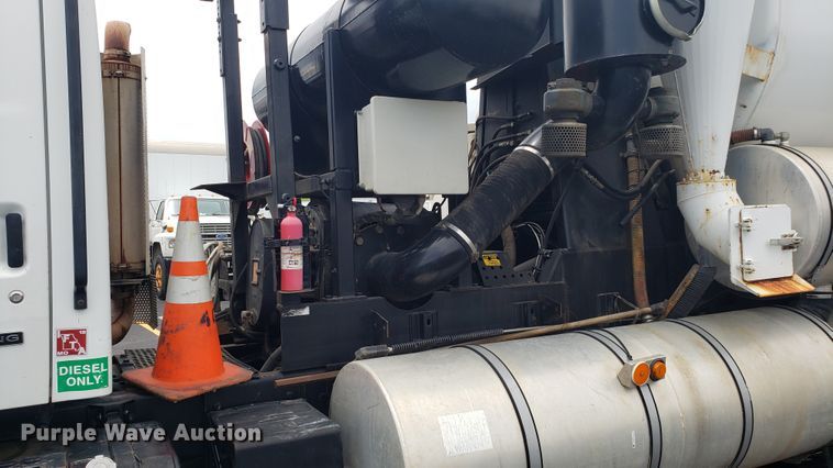 image for item EU9871 2001 Sterling L Line hydrovac truck