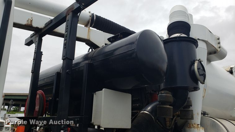 image for item EU9871 2001 Sterling L Line hydrovac truck