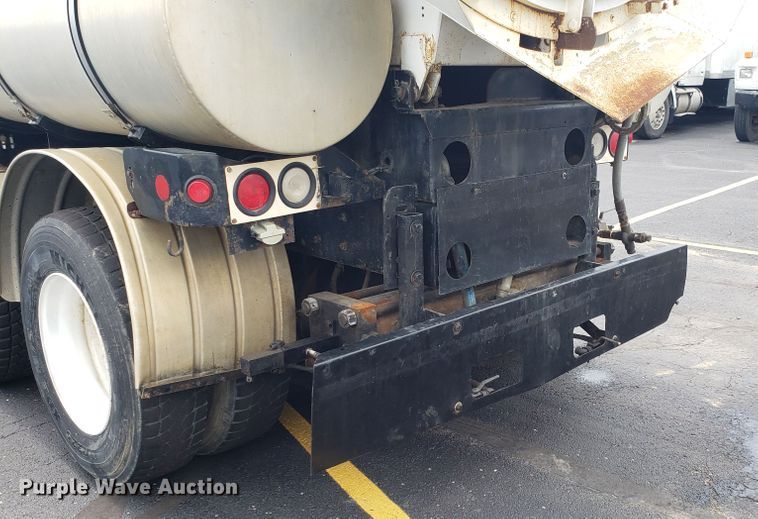 image for item EU9871 2001 Sterling L Line hydrovac truck