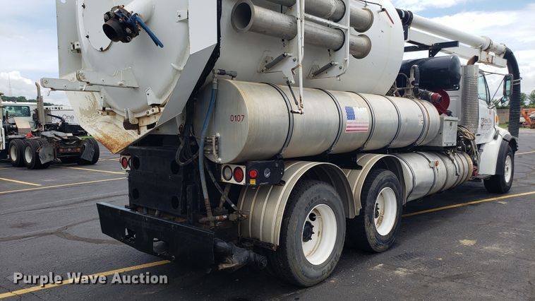 image for item EU9871 2001 Sterling L Line hydrovac truck