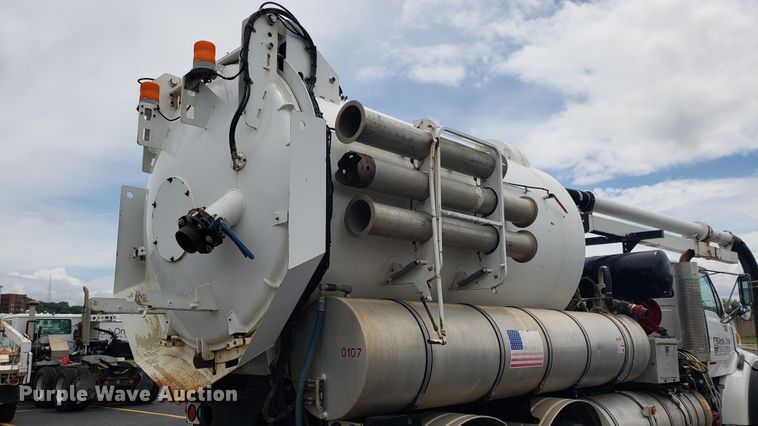 image for item EU9871 2001 Sterling L Line hydrovac truck