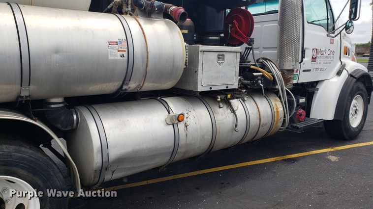 image for item EU9871 2001 Sterling L Line hydrovac truck