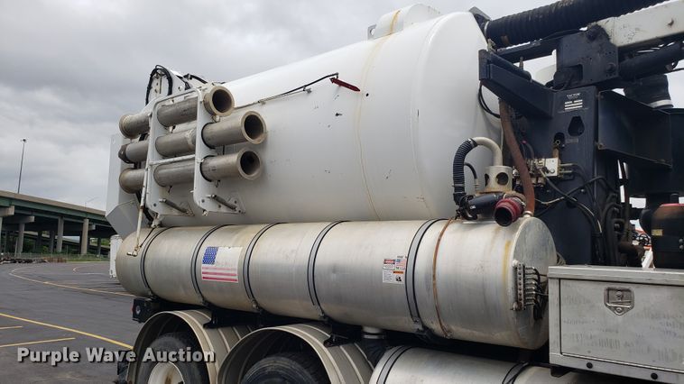 image for item EU9871 2001 Sterling L Line hydrovac truck