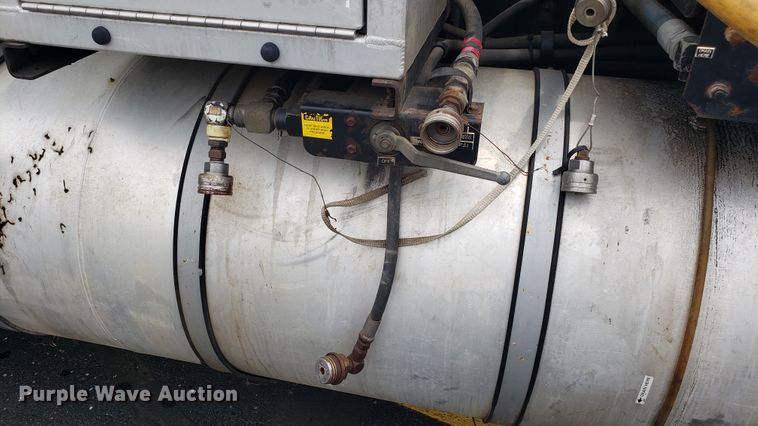 image for item EU9871 2001 Sterling L Line hydrovac truck