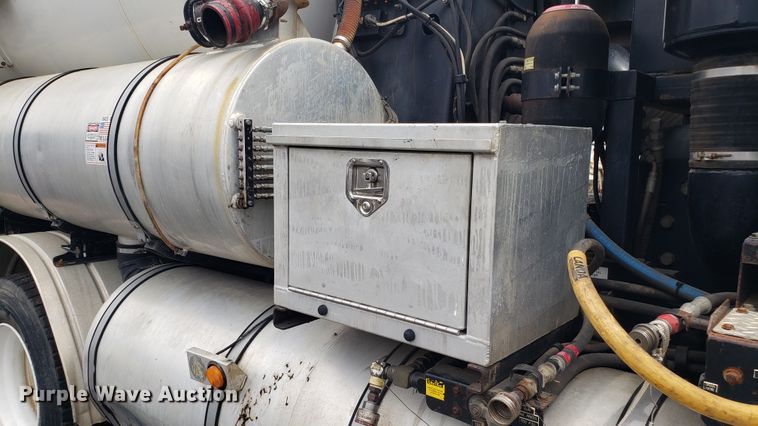 image for item EU9871 2001 Sterling L Line hydrovac truck