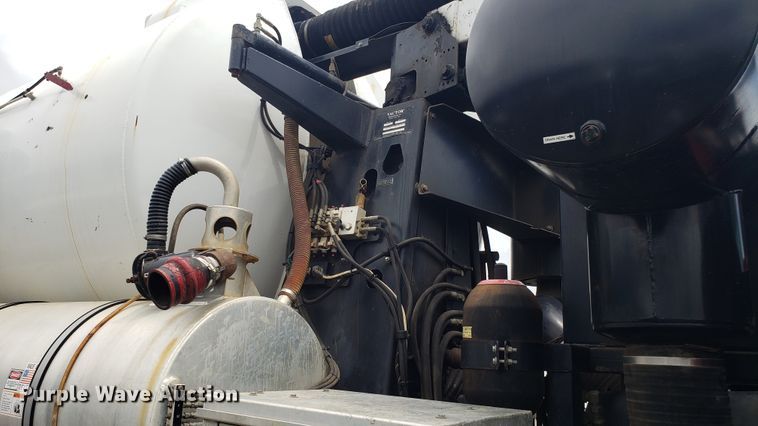 image for item EU9871 2001 Sterling L Line hydrovac truck