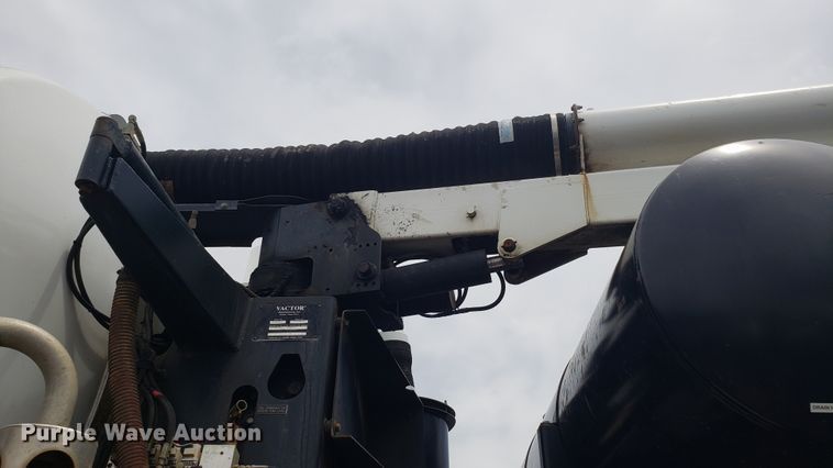 image for item EU9871 2001 Sterling L Line hydrovac truck