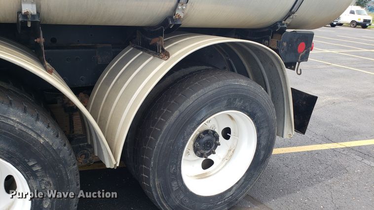 image for item EU9871 2001 Sterling L Line hydrovac truck