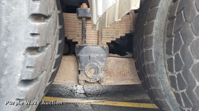 image for item EU9871 2001 Sterling L Line hydrovac truck