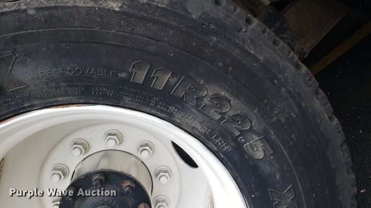 image for item EU9871 2001 Sterling L Line hydrovac truck