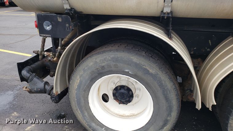 image for item EU9871 2001 Sterling L Line hydrovac truck