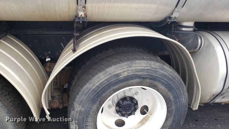 image for item EU9871 2001 Sterling L Line hydrovac truck