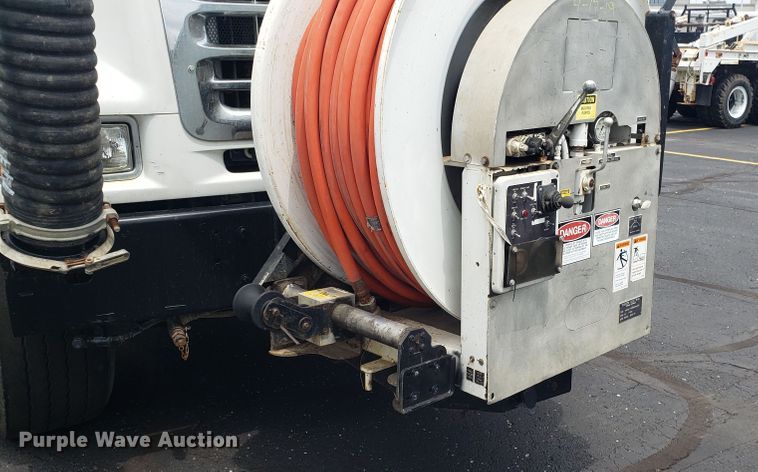 image for item EU9871 2001 Sterling L Line hydrovac truck