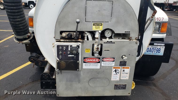 image for item EU9871 2001 Sterling L Line hydrovac truck