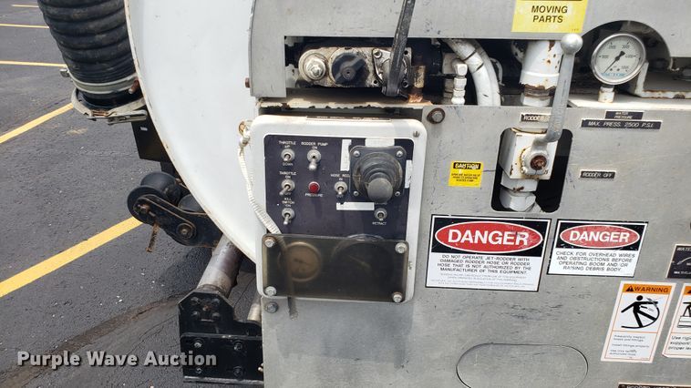 image for item EU9871 2001 Sterling L Line hydrovac truck