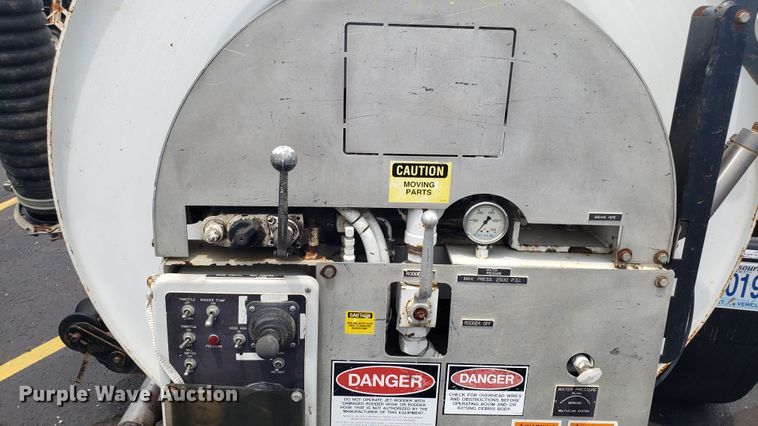 image for item EU9871 2001 Sterling L Line hydrovac truck