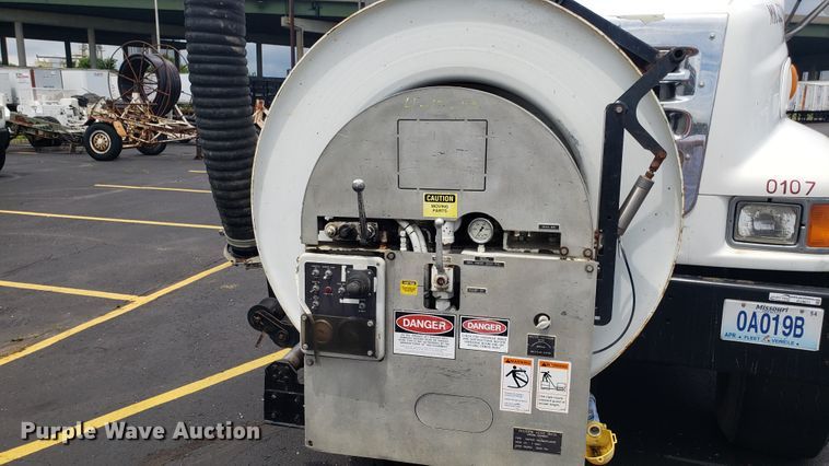 image for item EU9871 2001 Sterling L Line hydrovac truck