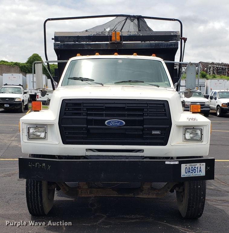 image for item EU9872 1991 Ford F800 dump truck