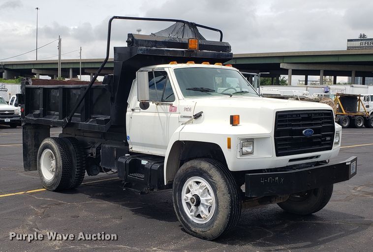 image for item EU9872 1991 Ford F800 dump truck