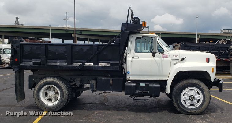 image for item EU9872 1991 Ford F800 dump truck