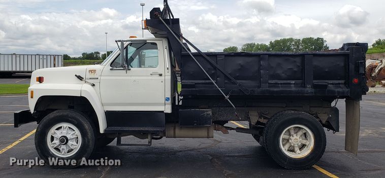 image for item EU9872 1991 Ford F800 dump truck