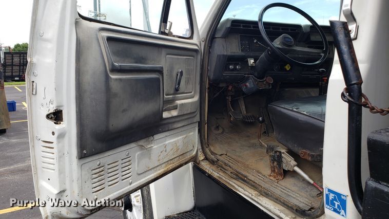 image for item EU9872 1991 Ford F800 dump truck