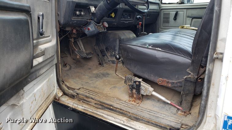 image for item EU9872 1991 Ford F800 dump truck