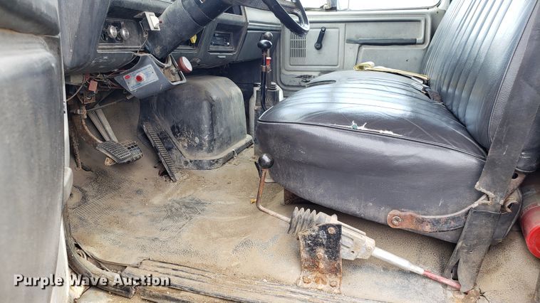 image for item EU9872 1991 Ford F800 dump truck