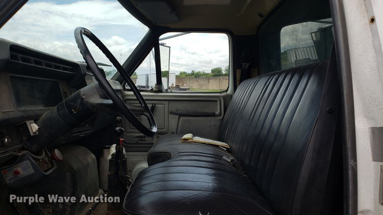 image for item EU9872 1991 Ford F800 dump truck