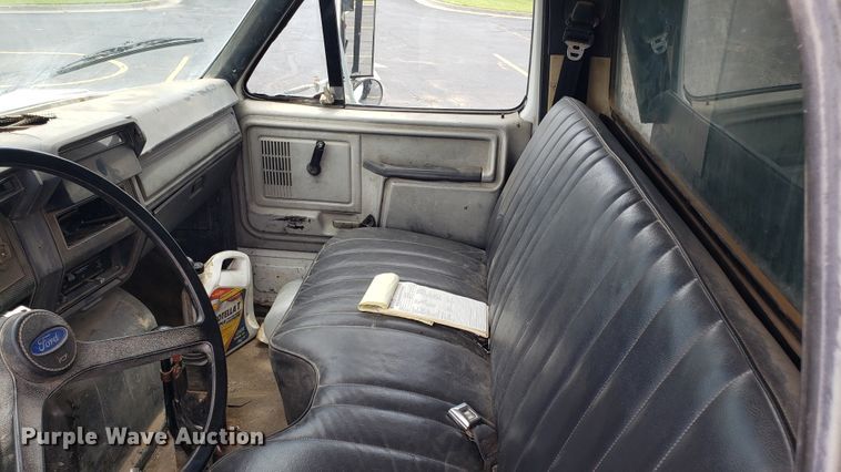 image for item EU9872 1991 Ford F800 dump truck