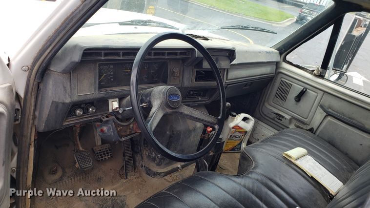 image for item EU9872 1991 Ford F800 dump truck