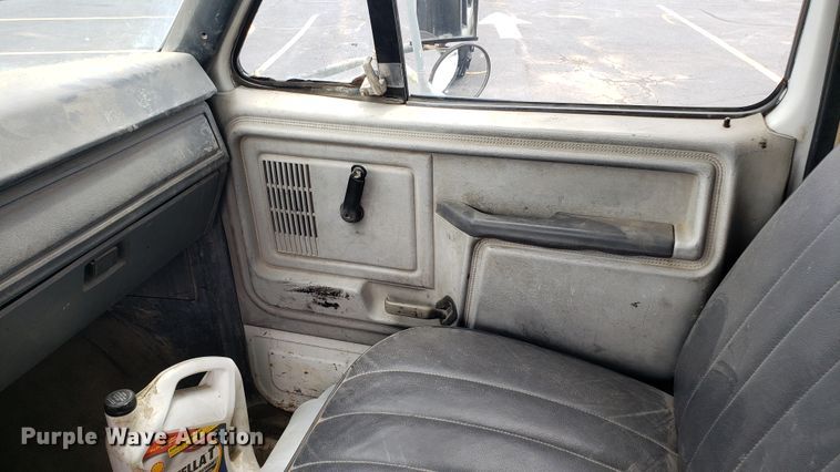 image for item EU9872 1991 Ford F800 dump truck