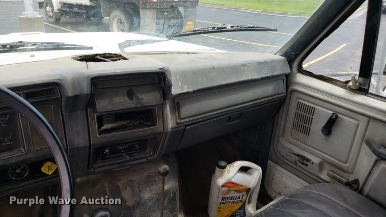 image for item EU9872 1991 Ford F800 dump truck