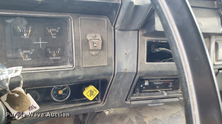 image for item EU9872 1991 Ford F800 dump truck