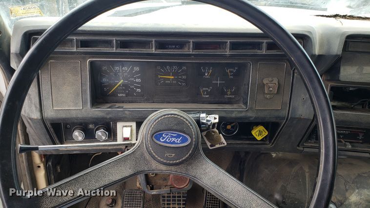 image for item EU9872 1991 Ford F800 dump truck