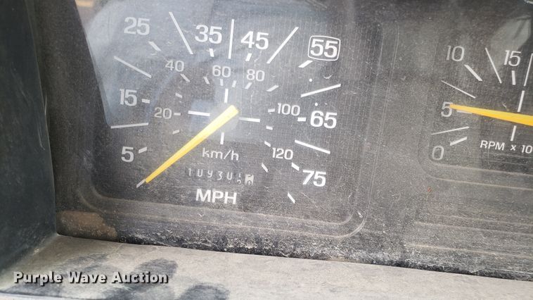 image for item EU9872 1991 Ford F800 dump truck