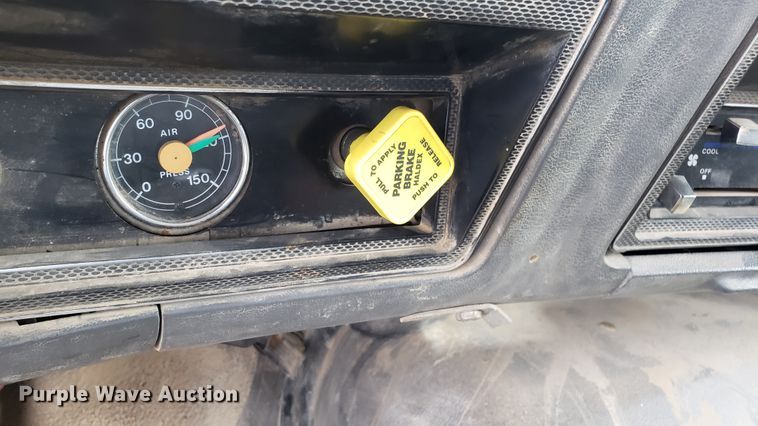 image for item EU9872 1991 Ford F800 dump truck