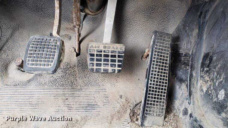 image for item EU9872 1991 Ford F800 dump truck