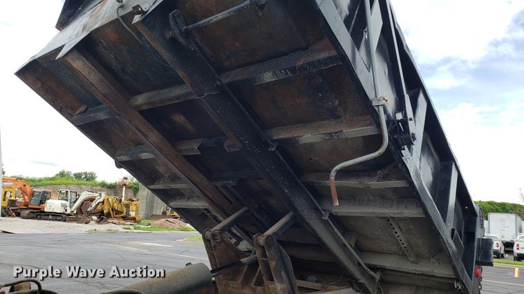 image for item EU9872 1991 Ford F800 dump truck