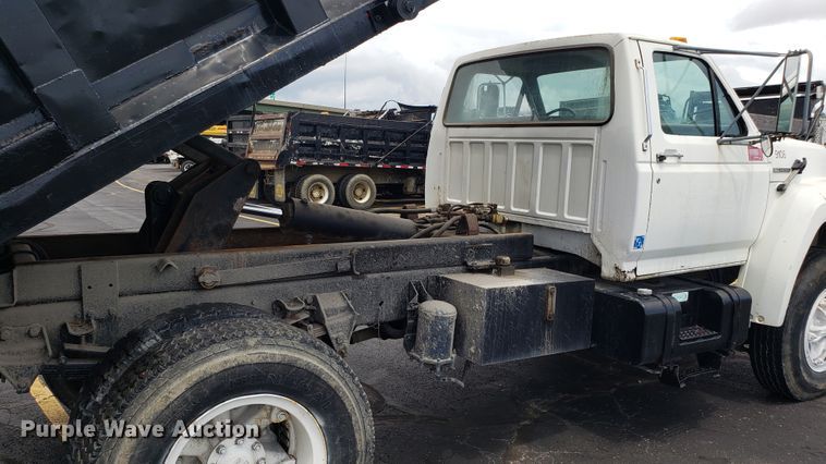image for item EU9872 1991 Ford F800 dump truck