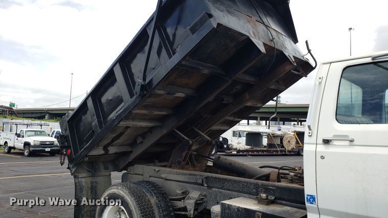 image for item EU9872 1991 Ford F800 dump truck