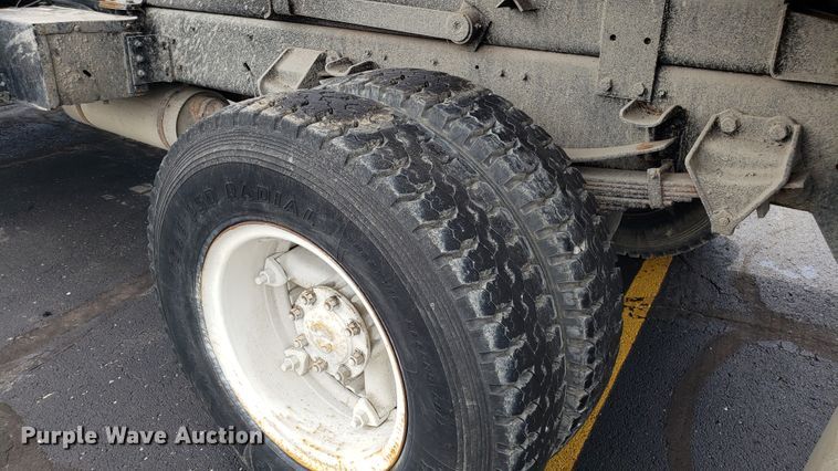 image for item EU9872 1991 Ford F800 dump truck