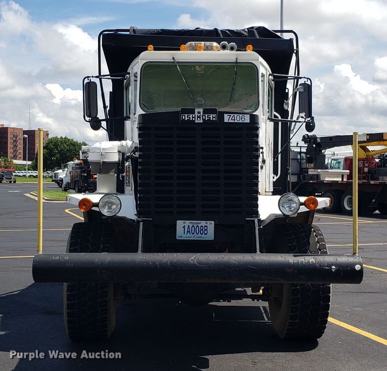 image for item EU9873 1974 Oshkosh F2338-1D3 dump truck